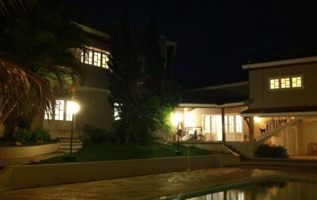 entrada principal, salão de jogos e academia