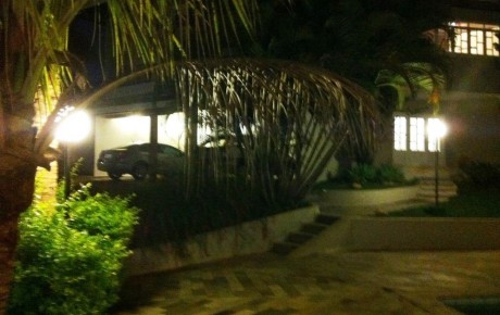 Garagem e entrada principal