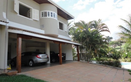 Garagens, entrada pela cozinha e acima as 2 suítes americanas